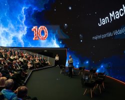 oslava v Planetariu